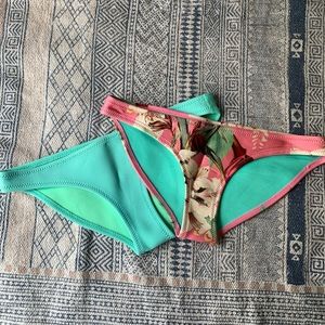 TRIANGL lot of 2 bikini bottoms size XS